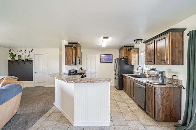 Building Photo - 416 W 260 N