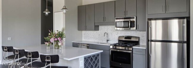 Primary Photo - Studio, 1 bath Condo - 850 N Clark St