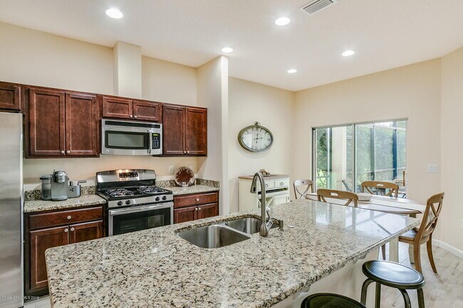 Building Photo - 4-bedroom, 2-bathroom pool home for rent.