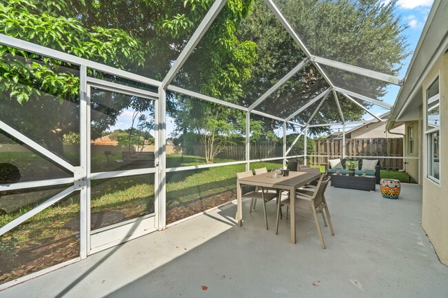 Building Photo - 13008 Meadowbreeze Dr