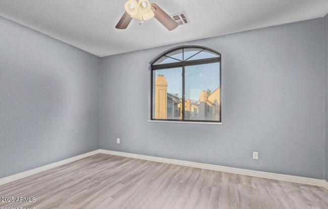 Building Photo - 280 S Elizabeth Way