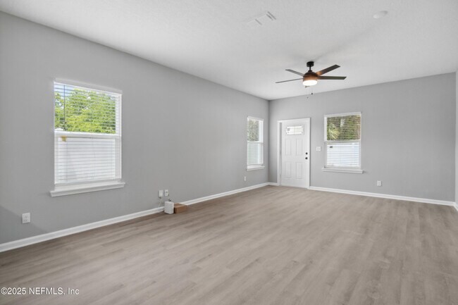 Building Photo - 3229 Lenox Ave