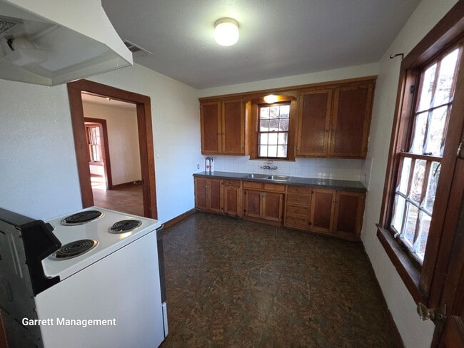 Building Photo - 2/1 House in Lampasas