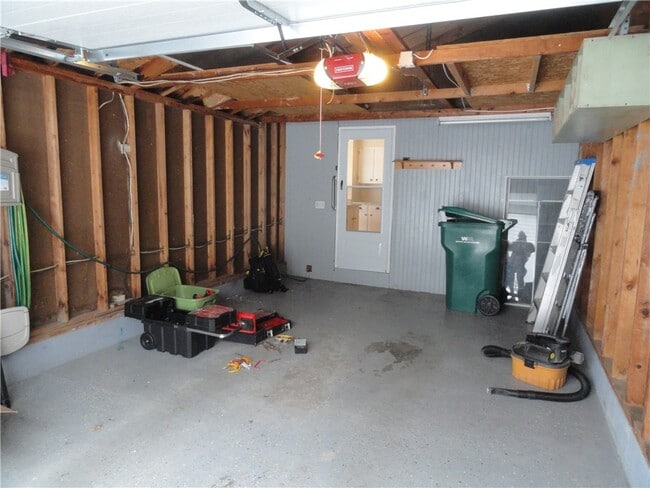 Building Photo - 206 Greenway Blvd