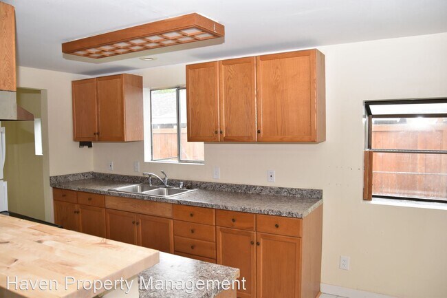 Building Photo - 3 br, 2 bath House - 1731 S 42nd St