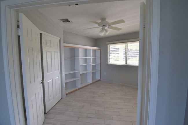 Building Photo - Unfurnished 3 Bedroom 2 Bath Penthouse Condo