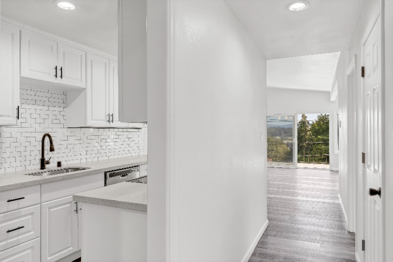 Building Photo - 10607 Des Moines Memorial Dr