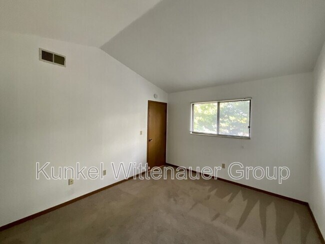 Building Photo - 166 Eagle Ridge