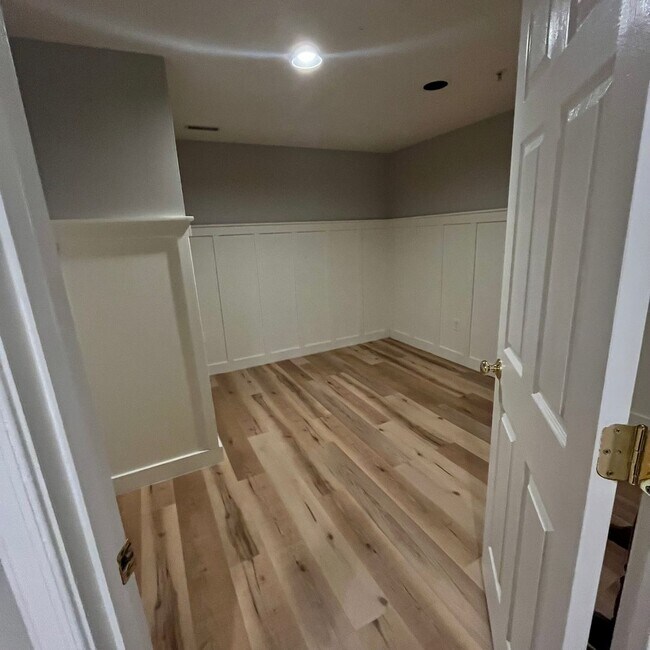 Building Photo - Large 4-bedroom Townhouse Odenton