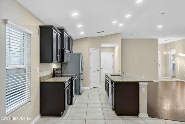 Building Photo - 15885 Bainebridge Dr