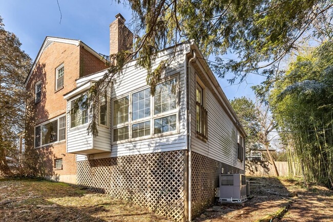 Building Photo - 1529 N Kenilworth St