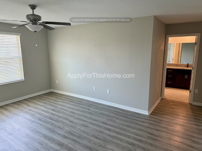 Building Photo - Single Family Home - 6 Bedroom