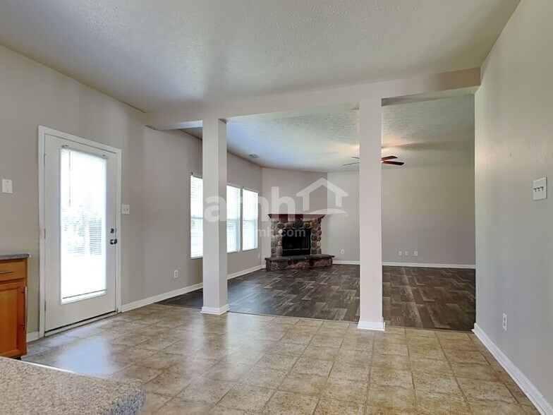 Building Photo - 12831 Silvaire Farm Rd