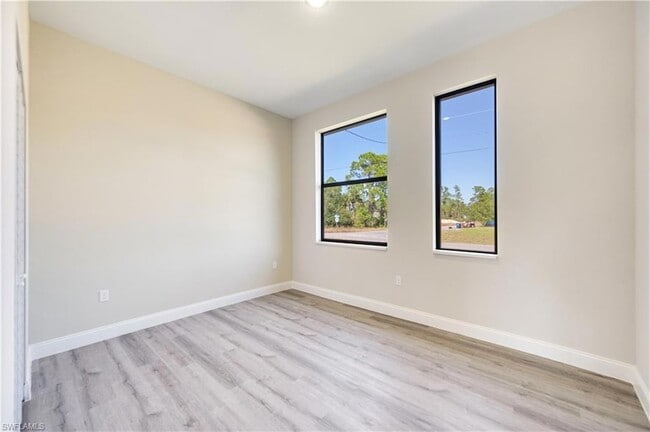 Building Photo - 1132 Cummings St E