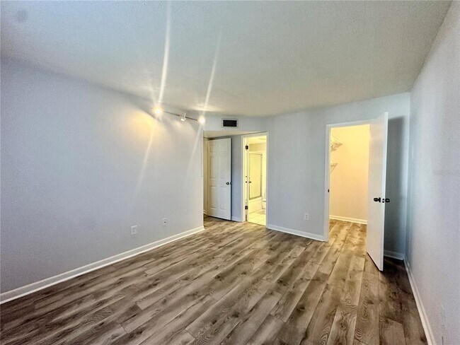 Building Photo - 606 Pavare Ct