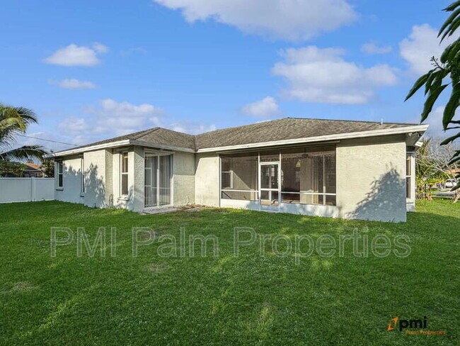 Building Photo - 2820 SE Melaleuca Blvd