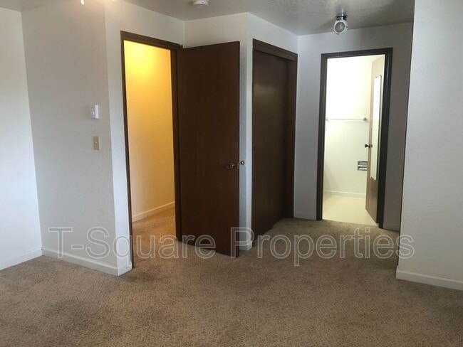 Building Photo - 7125 Rainier Dr