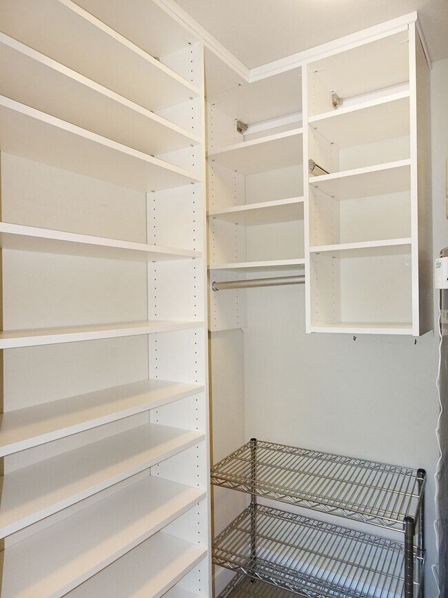 Building Photo - 1Bd/1Ba Seattle Condo