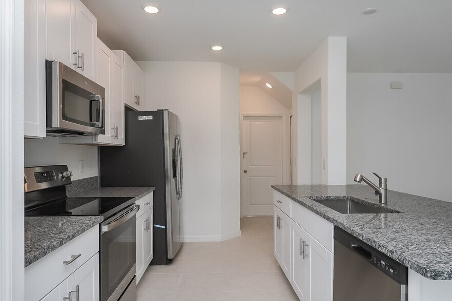 Building Photo - 7338 Spring Snowflake Ave