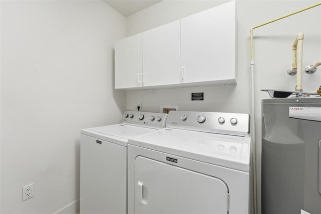 Building Photo - 100 S Eola Dr