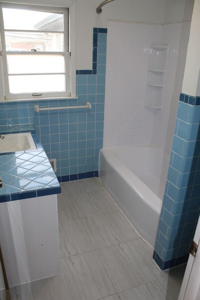 Building Photo - 4 Bedroom Ranch Home in Avon!