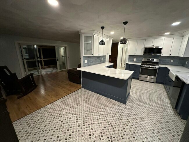 Building Photo - 84 Neptune St