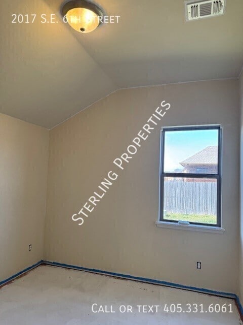 Building Photo - 2017 SE 6th St