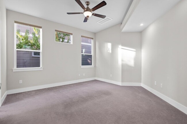 Building Photo - 1004 Banyon St