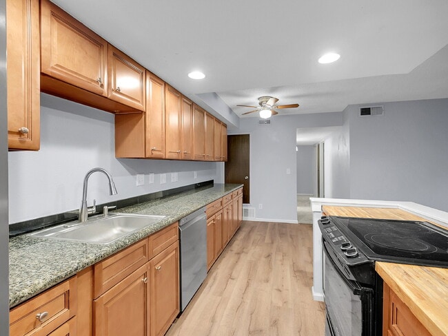 Building Photo - $1,545.95, 2-bed, 2-bath located in Denver with $500 OFF FIRST MONTH'S RENT!