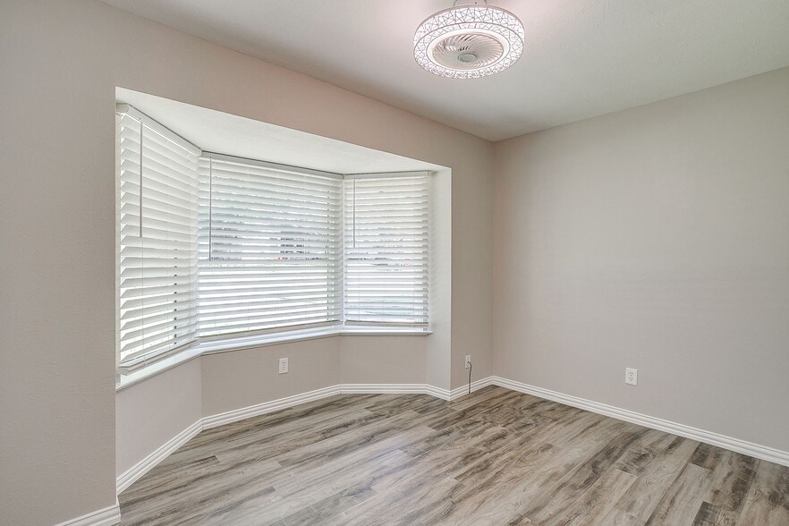 Private entrance room, extra living or BR - 1706 Larkspur Dr