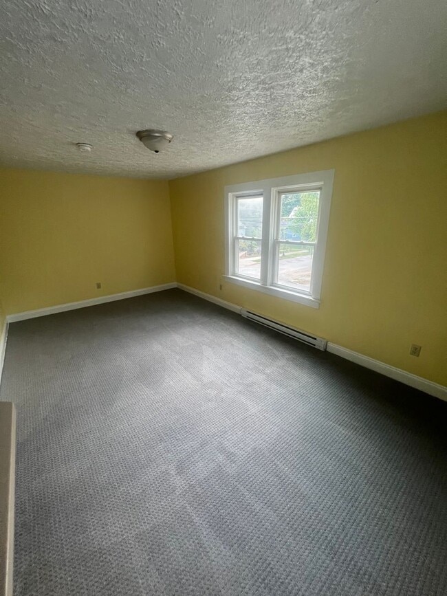 Building Photo - 704 W 4th St