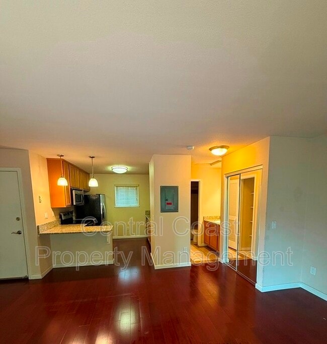 Building Photo - 300 Glenwood Cir