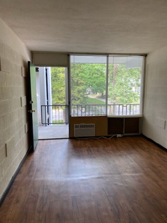 Building Photo - 1BR/1BA in Great West Campus Location Close to Downtown & Schools! Avail. 8/1/26
