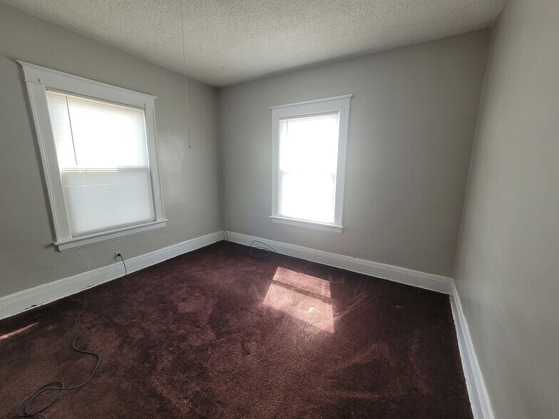 Building Photo - 307 Ridgeway Ave