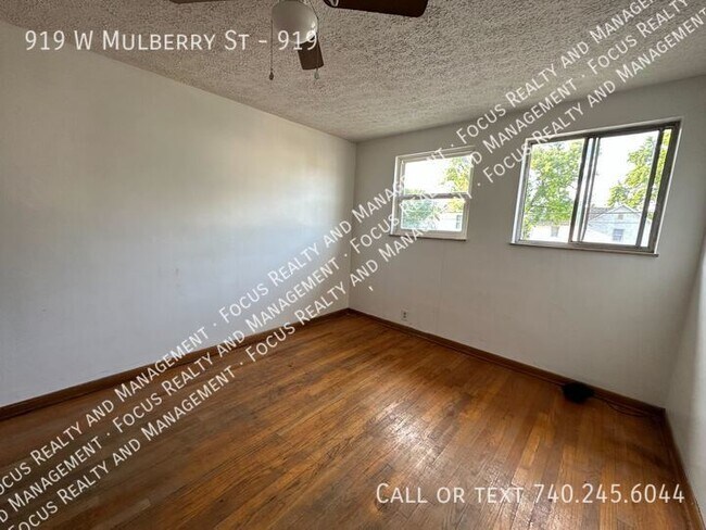 Building Photo - 919 W Mulberry St