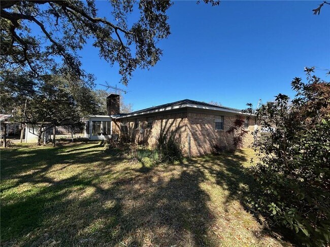 Building Photo - 5359 Emmett Dr