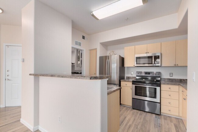 Building Photo - Condo in Union Hills