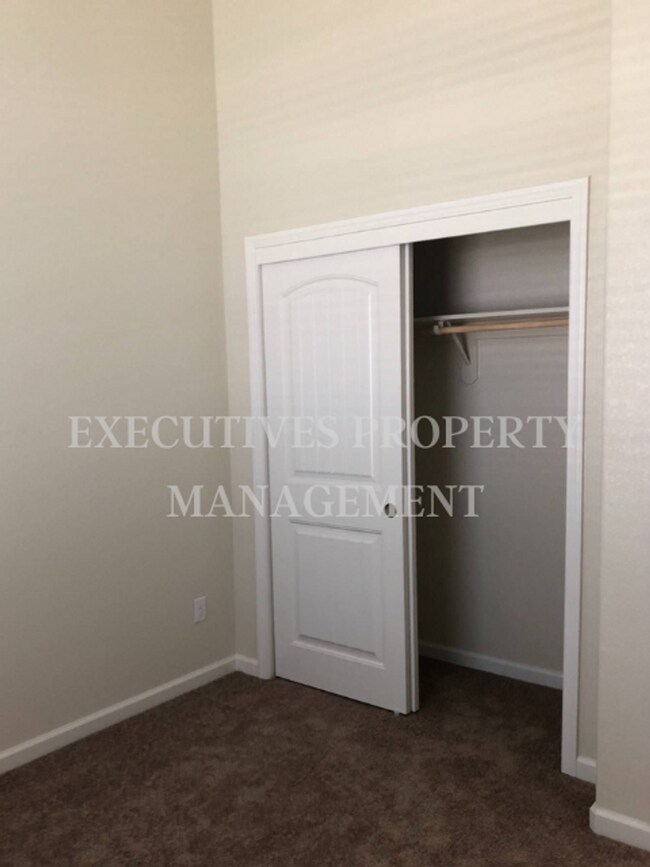 Building Photo - 1470 Woodbury Ct