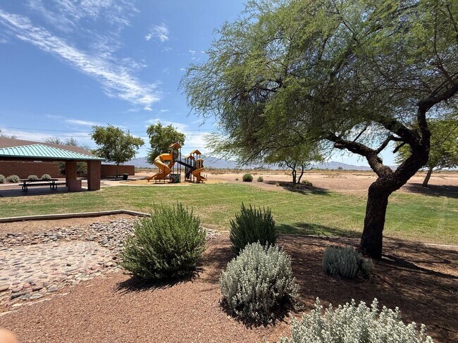 Building Photo - 7372 W Ian Dr