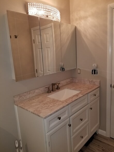 Building Photo - 133 S 18th Ave