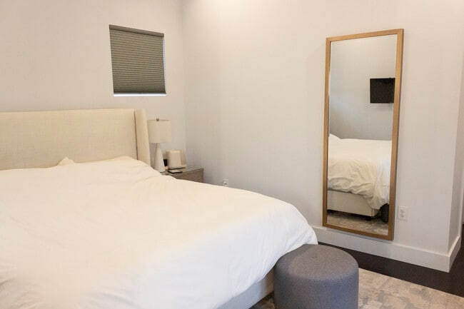 Building Photo - 1409 Singleton Ave