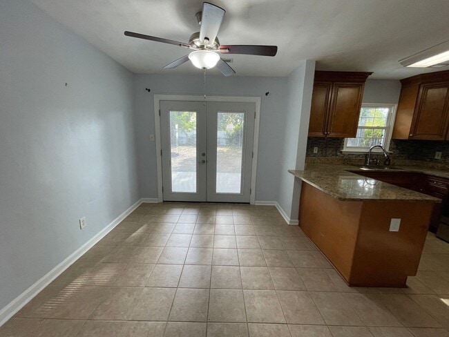 Building Photo - AVAILABLE NOW! 4 BEDROOM 2 BATH SINGLE FAMILY HOME IN CAROLLANE FARMS