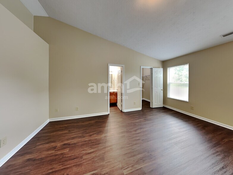 Building Photo - 7864 Fox Glen Dr