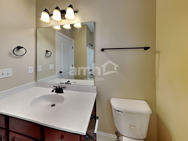 Building Photo - 824 Daybreak Dr