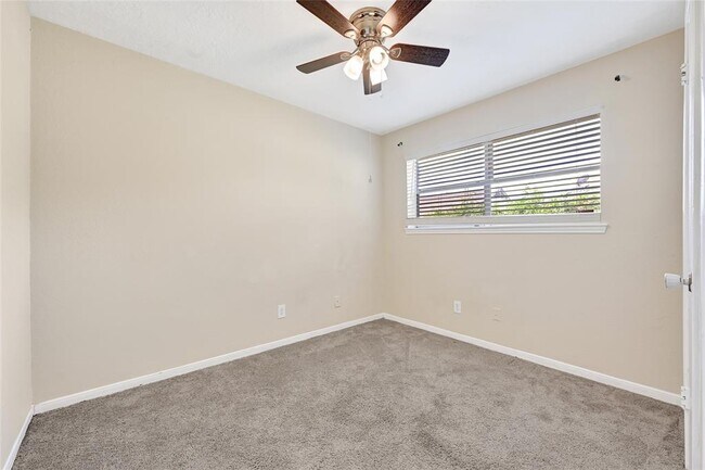 Building Photo - 4426 Jamaica Ln
