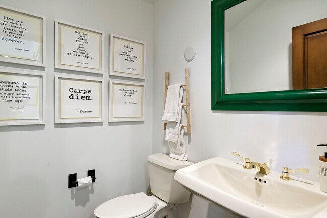 Building Photo - 207 N 2nd St