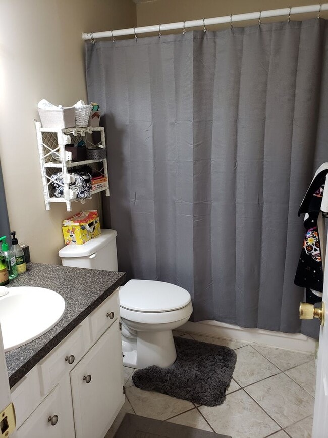 Building Photo - Three Bedroom Ranch in Mount Pleasant