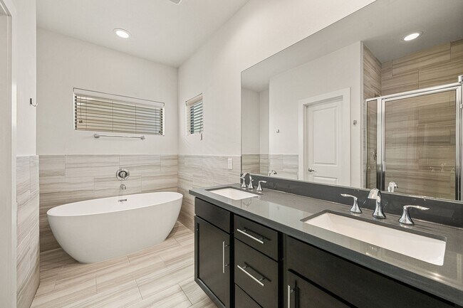 Building Photo - 3945 Tulane St