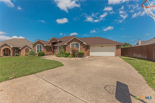 Building Photo - 605 Lantana St