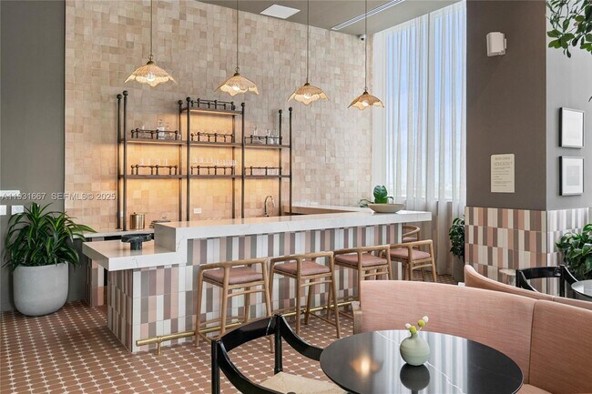 Building Photo - 11 NE 6th St